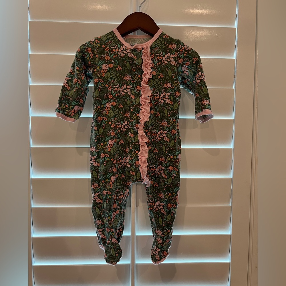 Floral with ruffle detail Magnetic Me Sleeper 3-6mo